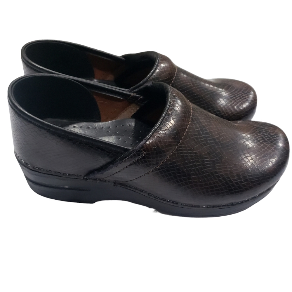 Brown Black Dansko Clogs 9.5 to 10 Nurse Shoes Professional Stapled 40